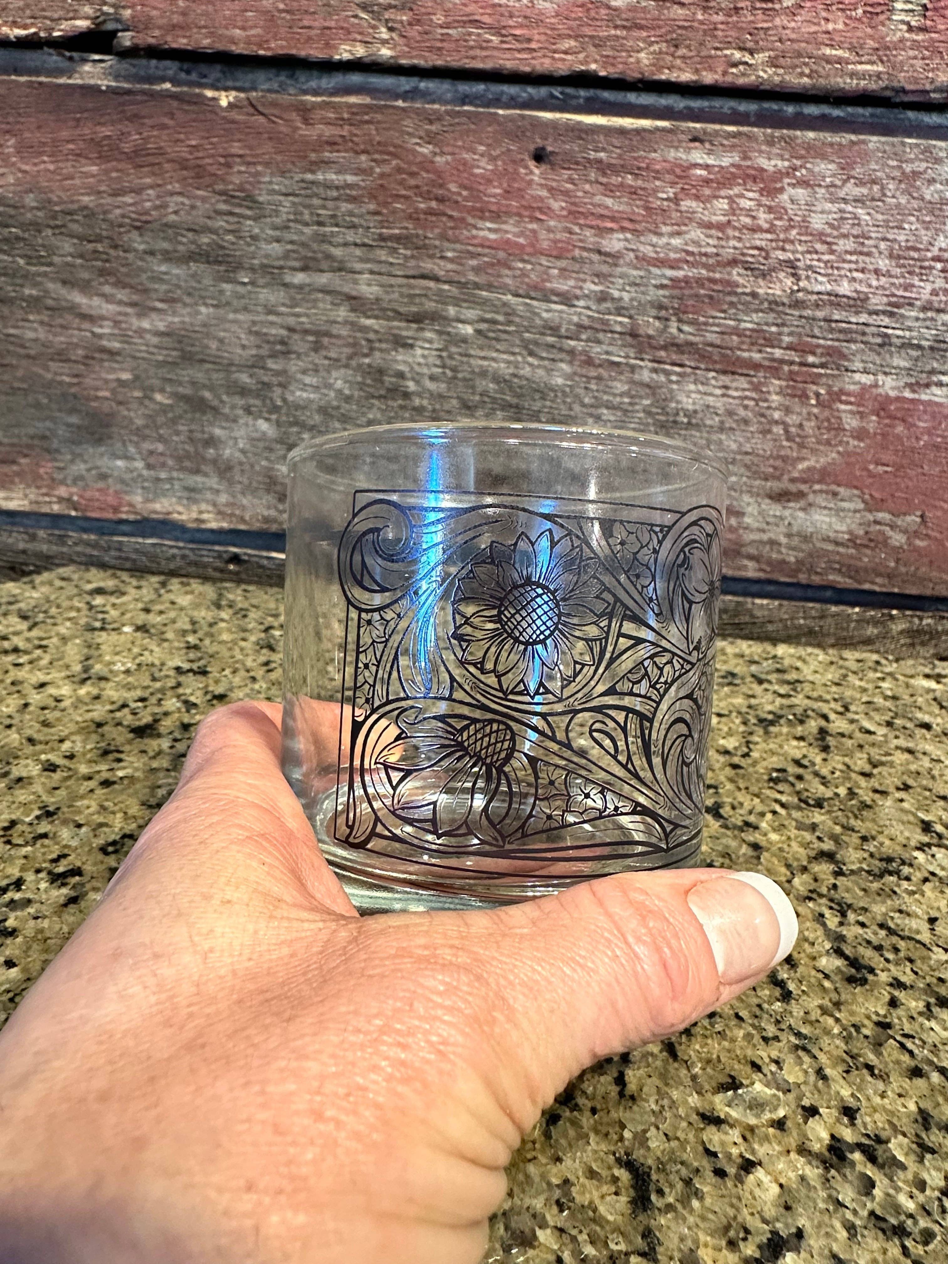 The Rodeo Rose – Engroshandel Cocktail-/likørglas – På klipperne glas med blomsterpræget cowgirl rodeo western cowboy1