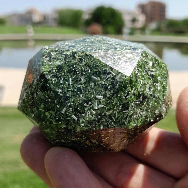 Groene orgonietkoepel - middelgrote maat voor wholesale door Mundo Orgon