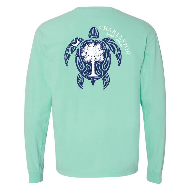 Palm & Moon, tortue de mer primitive, Charleston à manches longues pour la vente par Charleston Apparel