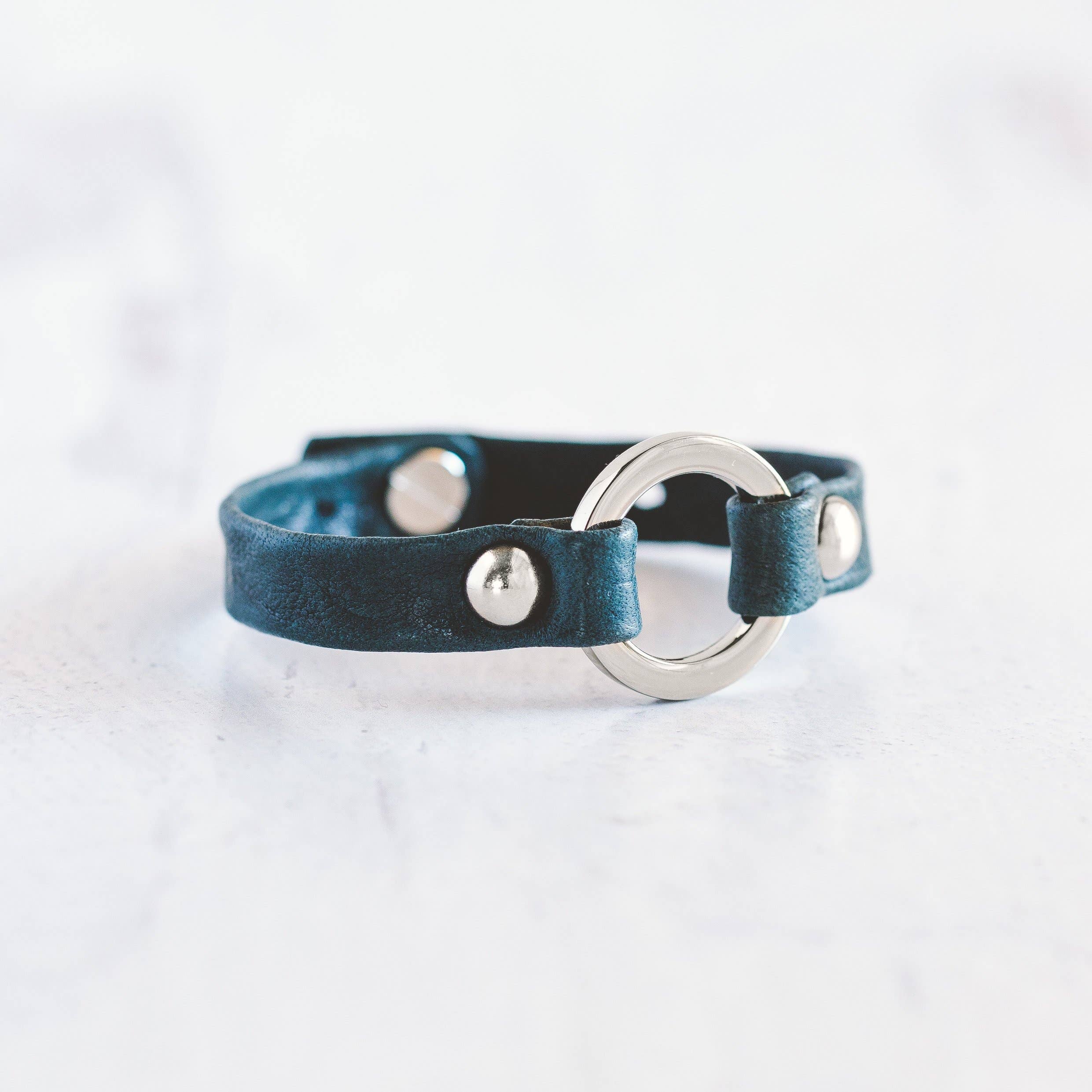 Giving Bracelets – Großhandel Armreif – One Love Lederarmband - Silber1