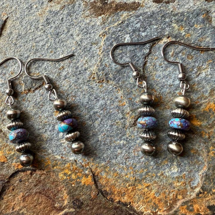 Sterlingsølvperler & Prikkede Lilla Mohave Øreringe for engroshandel hos Wild Mountain Silver