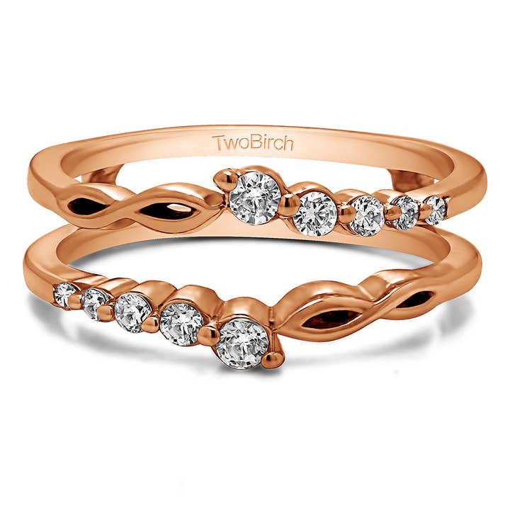 0,25 ct. Anello Graduated Infinity in oro rosa per la vendita all'ingrosso da parte di TwoBirch