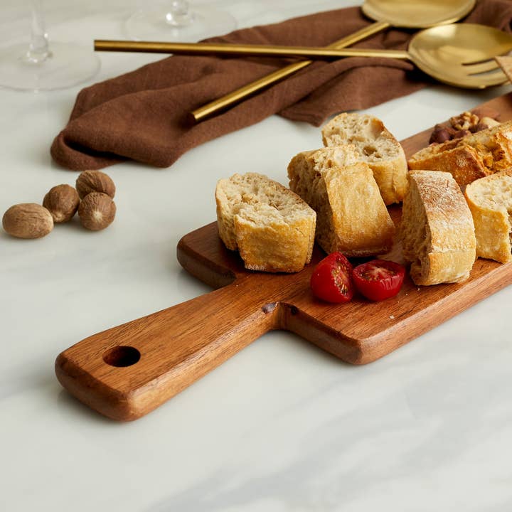 What a Host Home - Vente Plateaux de service - Planche de service en bois Malli avec poignée1