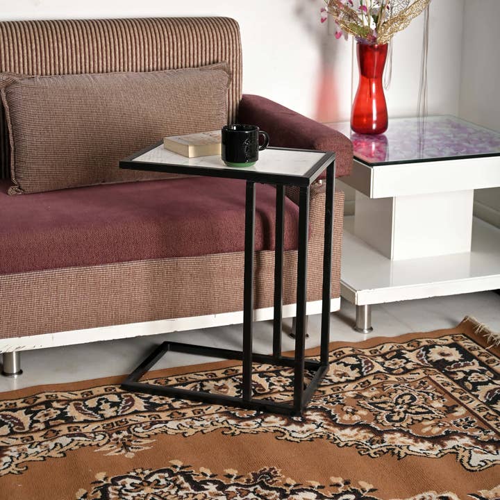 iAnanas - Wholesale Side Table - Moderner minimalistischer Beistelltisch mit schwarzem Metallrahmen und weißer Marmorplatte8
