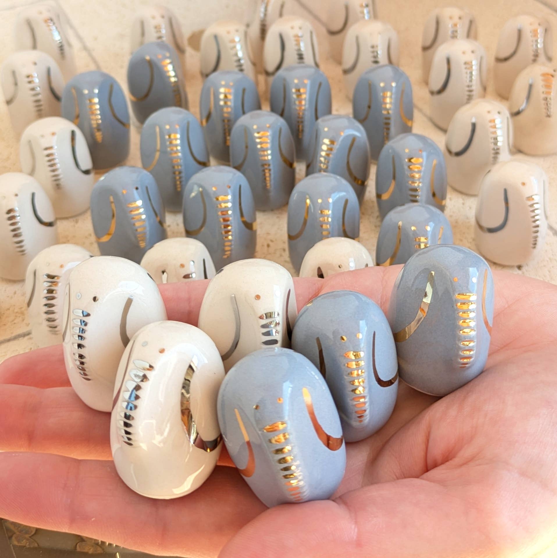 Picuru ceramicas - Wholesale Decorative Figurine - Amulet Elephant of Wisdom "Platinum" 5 languages3