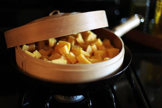 Port Style Enterprises Canada - Wholesale Cooking Pot - DEXAM Carbon Steel Wok 12" Non-Stick1