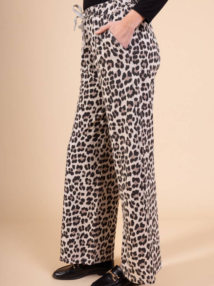 Pépouz' Paris - Wholesale Pants - Women's - Fluid and comfortable leopard print pants PPN256121