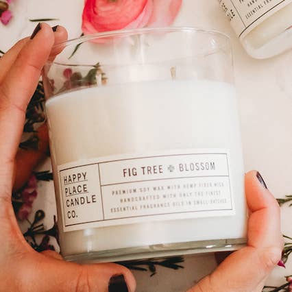 Candela Fig Tree + Blossom 18oz per la vendita all'ingrosso da parte di Happy Place Candle Co.