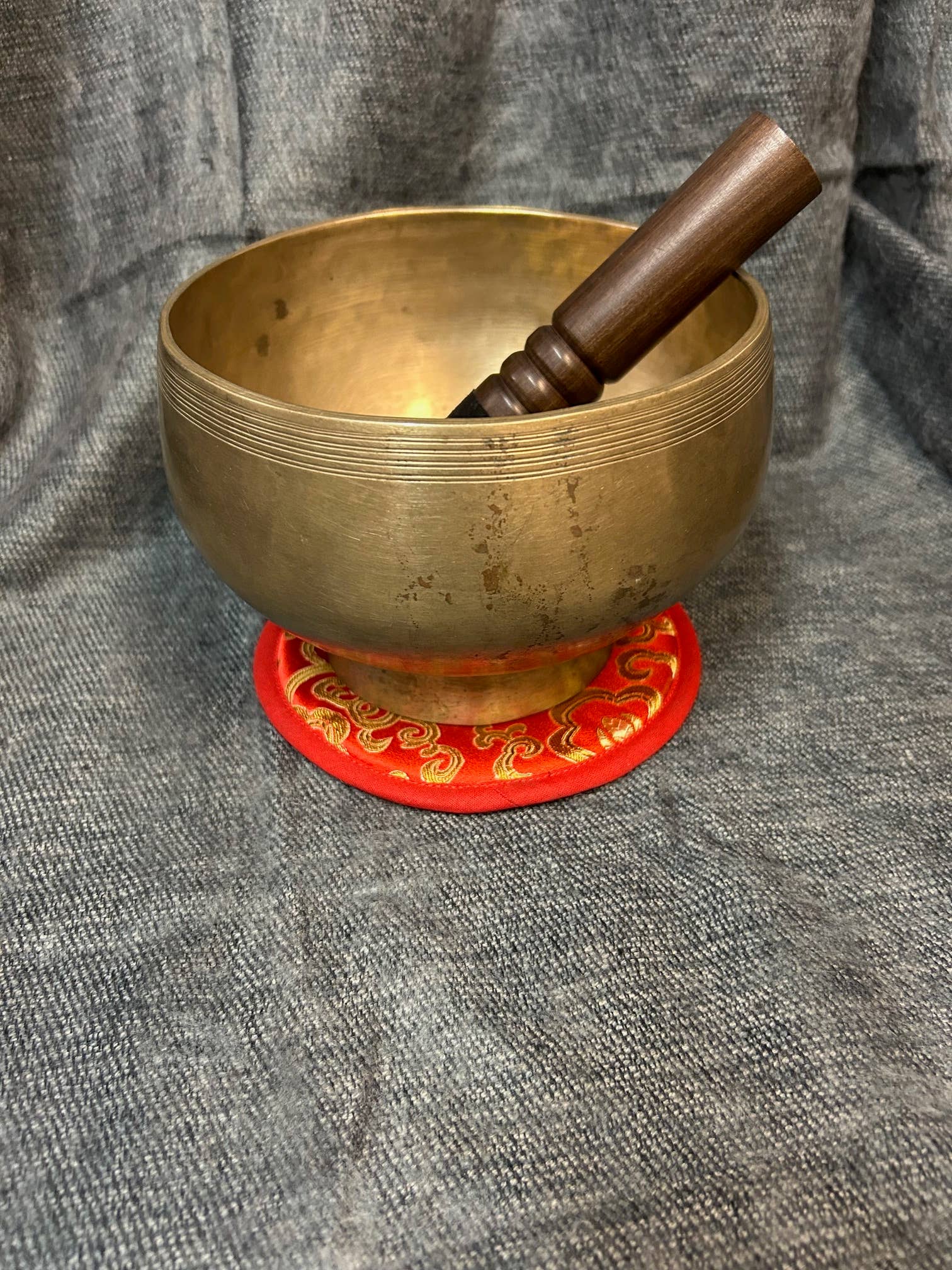 ART HIMALAYAN TRADING LTD - Wholesale Meditation Supplies - Christmas Antique Stand Tibetan Singing bowl Nepal4