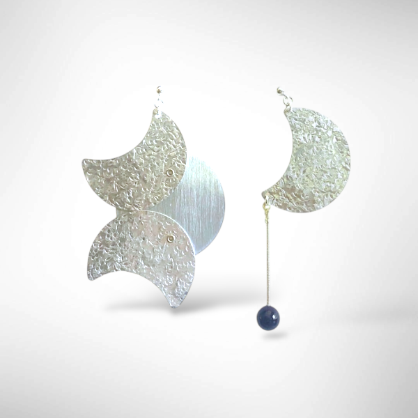 Chick Boss LLC - Vendita all'ingrosso Orecchini pendenti - LUNA LUMINOSA - Orecchini Mismatched con Onice dalla Collezione Lunare1