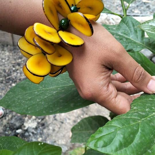 Organic jewelry by Allie – Großhandel Perlenarmband – Oahu Lei-Stil Tagua-Armband Insel-Strand-Schmuck3
