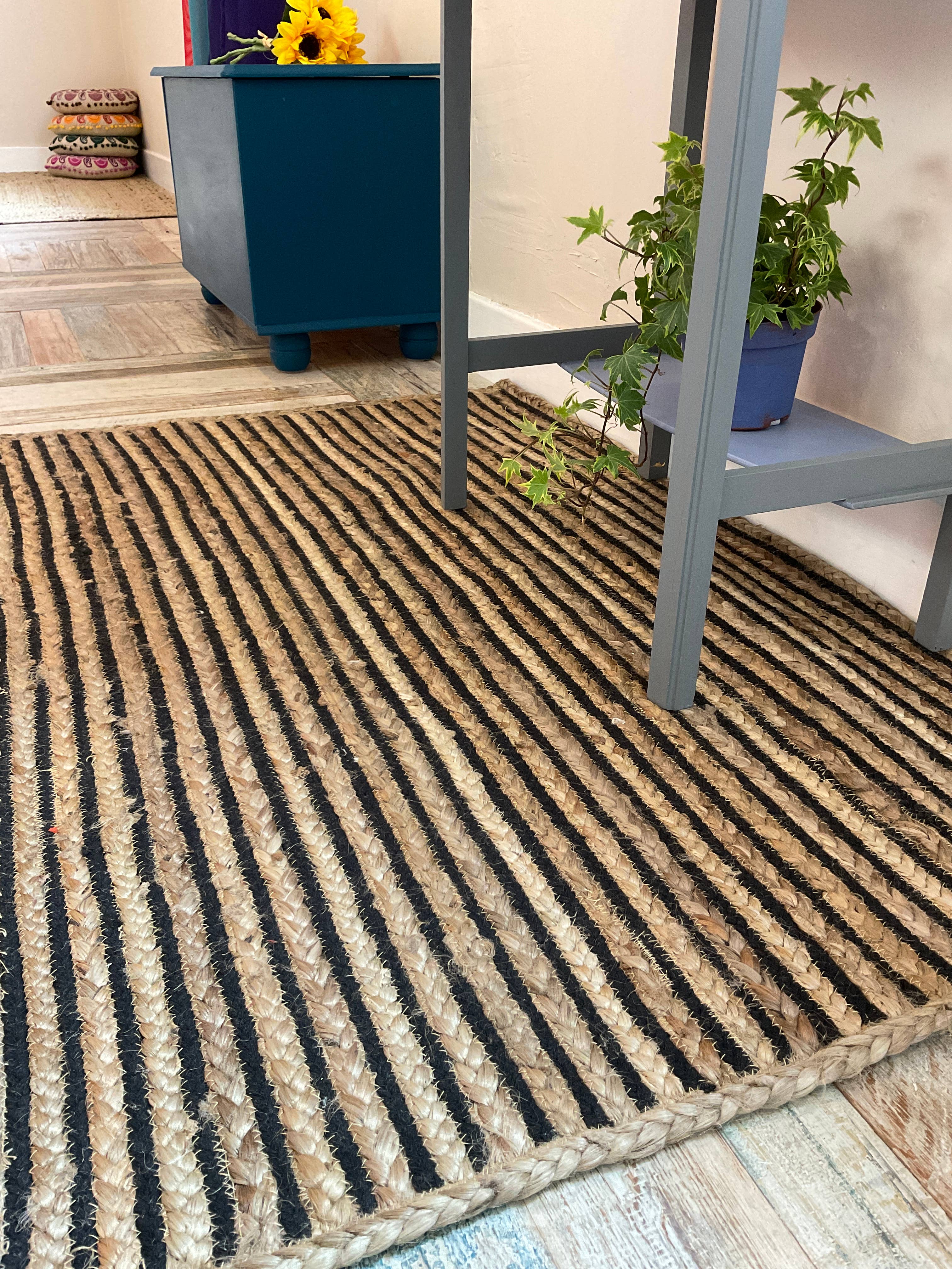 Second Nature Online - Vente Tapis - Tapis rectangulaire tressé en jute beige et noir CHAKKAR DARK à rayures5