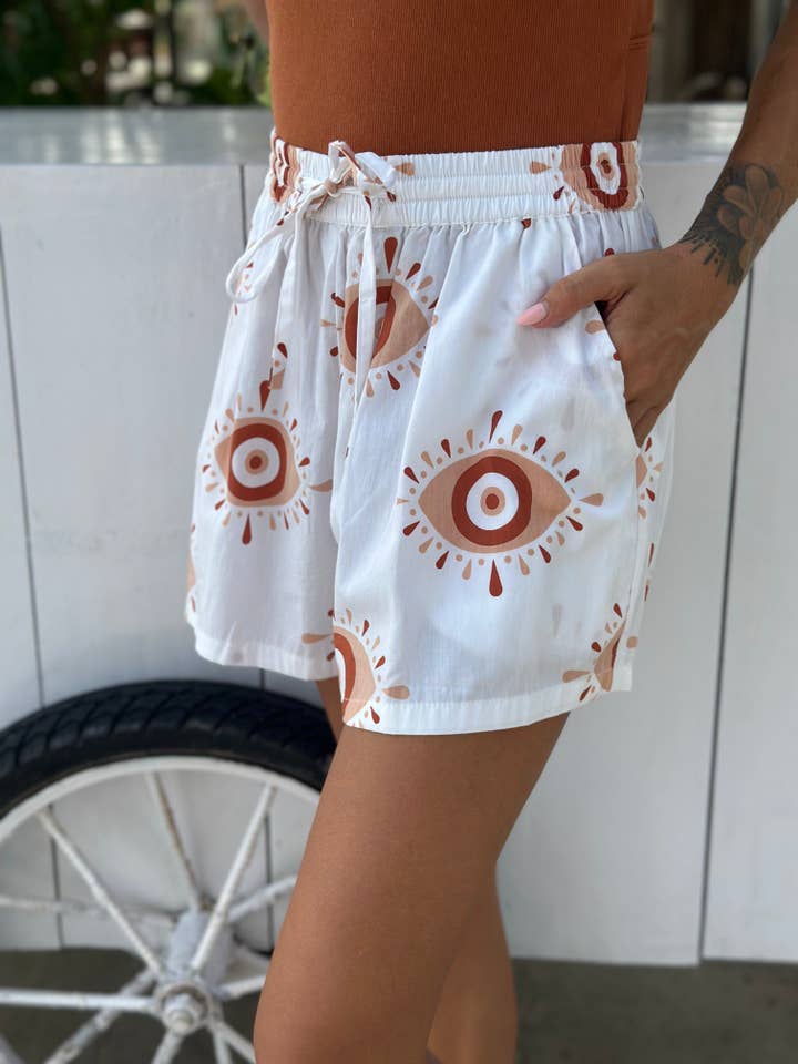 Pantaloncini Evil Eye in cotone per la vendita all'ingrosso da parte di AMIRA Collective
