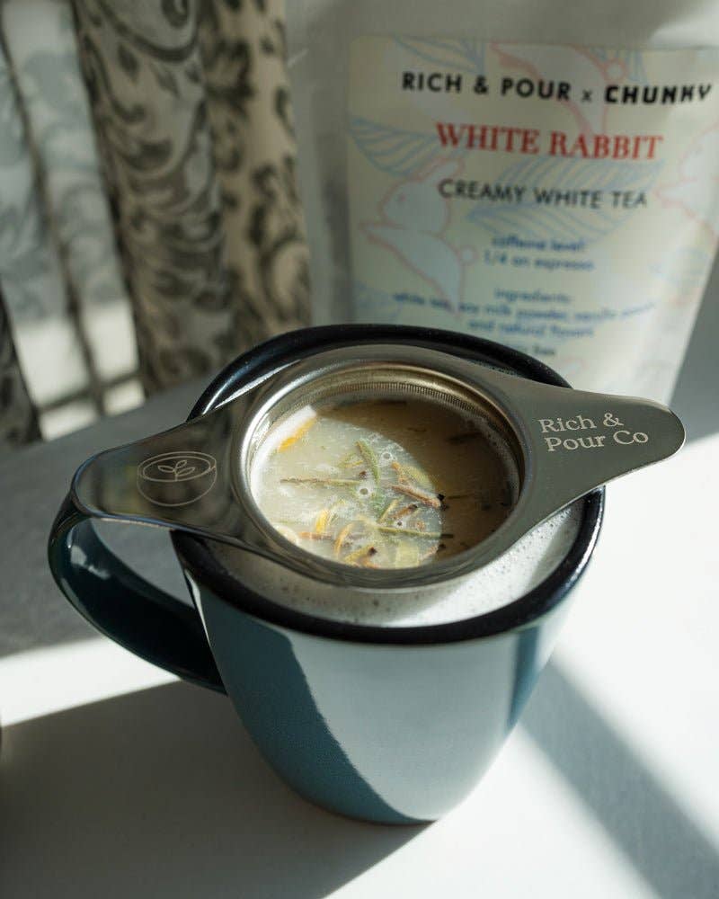 Rich & Pour - Vente Passoires à thé/infuseurs - Infuseur à thé en acier inoxydable avec panier à mailles pour feuilles de thé en vrac7