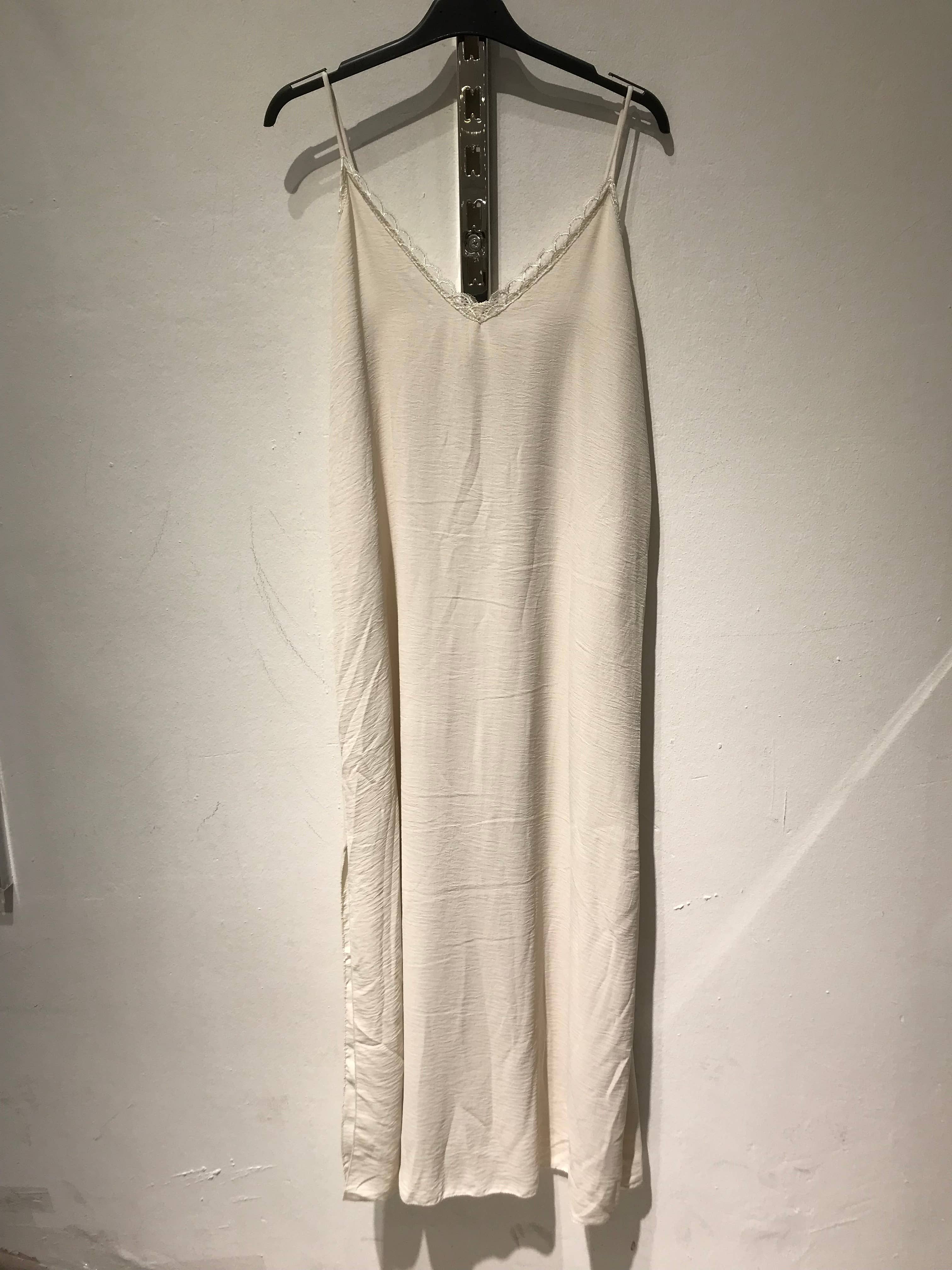 Only Yuan – Engroshandel Kjole - Dame – Only Yuan kjole med blonder, ref 51233