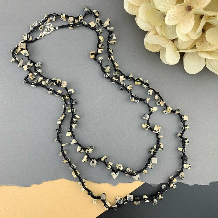 Uninhibited II - Collier en crochet de soie Jaspe Dalmatien pour la vente par LITVA'S Jewelry