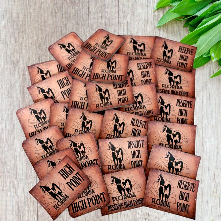 Écussons en similicuir personnalisés pour la vente par The Ritzy Pony Boutique, LLC