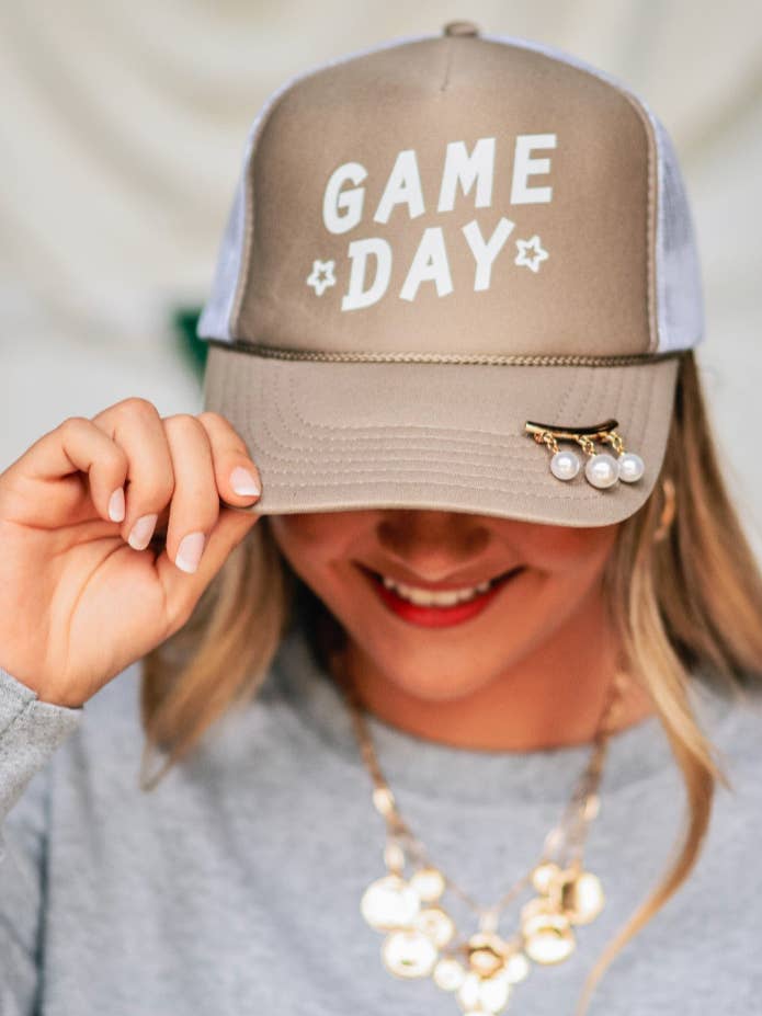 Casquette Trucker Kaki & Blanche Jour de Match pour la vente par Southern Bliss Co.