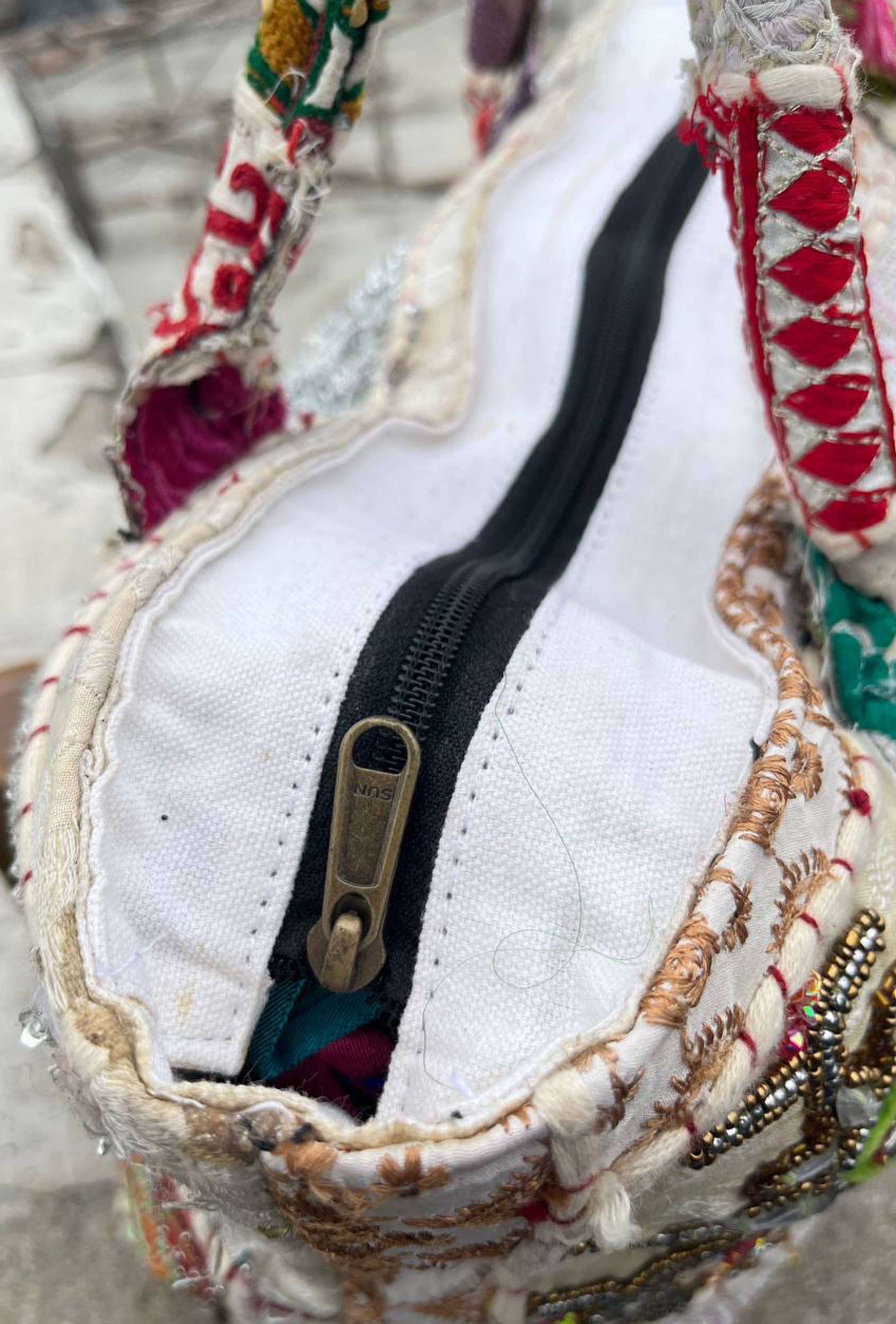 GYPSY STUDIO – Bolsa de ombro – Mulher por atacado – Saco de Ombro Médio com Trabalho de Fios Zari, Trabalho de Missangas e Khambaadiya5