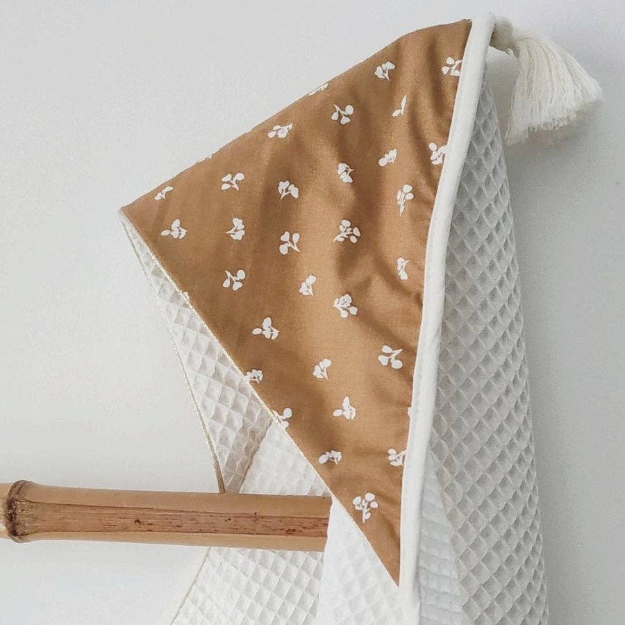 Les p'tites Merveilles de Bérénice - Wholesale Hooded Towel - Kids & Baby - Baby bath cape “Cinnamon flowers” in organic cotton sponge n0