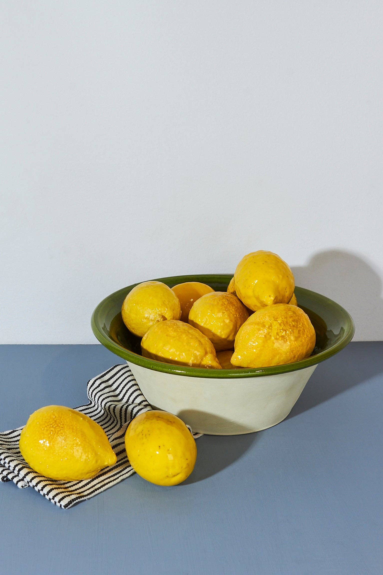 Eturel Madrid - Wholesale Decorative Tabletop Object - Glazed ceramic replica lemon1