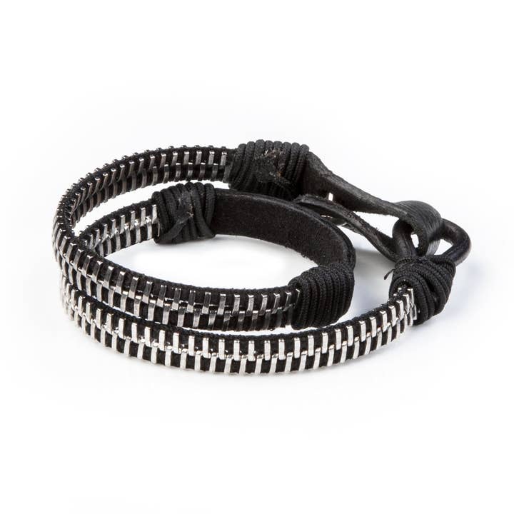 Malakiterna kommer för wholesale av The Dark Men