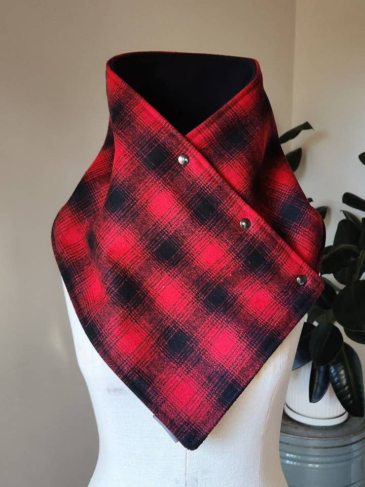 Cagoule Snap - Tartan Tumbleweed Rouge & Noir Coupe Ajustée pour la vente par Grandma Skills