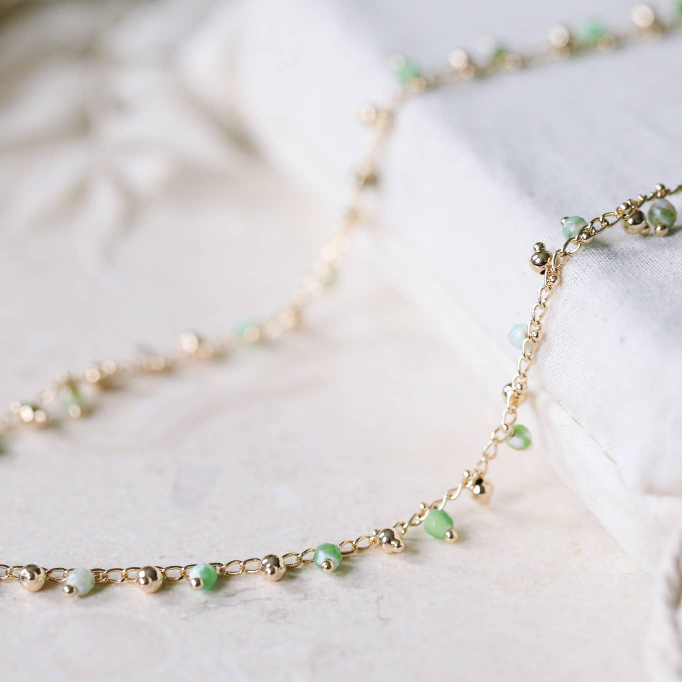 The Gilded Witch – Großhandel Perlenkette – Mittsommer-Halskette in grüner Achat: Sommer-Edelsteinschmuck1