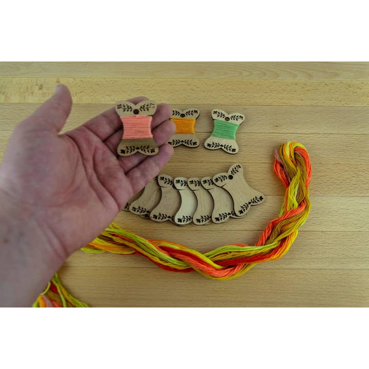 Embroidery craft - Wholesale Craft supplies - Wooden embroidery bobbins for thread storage BB-0035