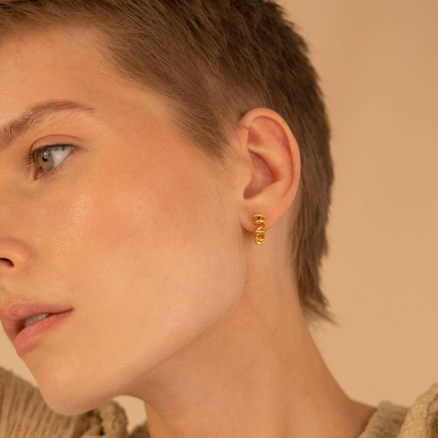 A MAR LIBRE - Wholesale Huggie Earrings - REMOLINOS DE ATLANTERRA / HUGGIE / Gold-plated3