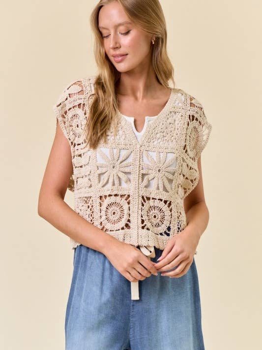 TOP DE COLETE COM DECOTE EM V DE MACRAMÉ - 45187T por atacado de Doe and Rae