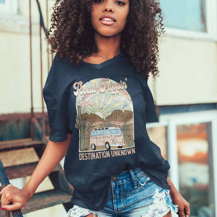 Maglietta vintage Road Trippin per la vendita all'ingrosso da parte di The Dirty Cowgirl Apparel