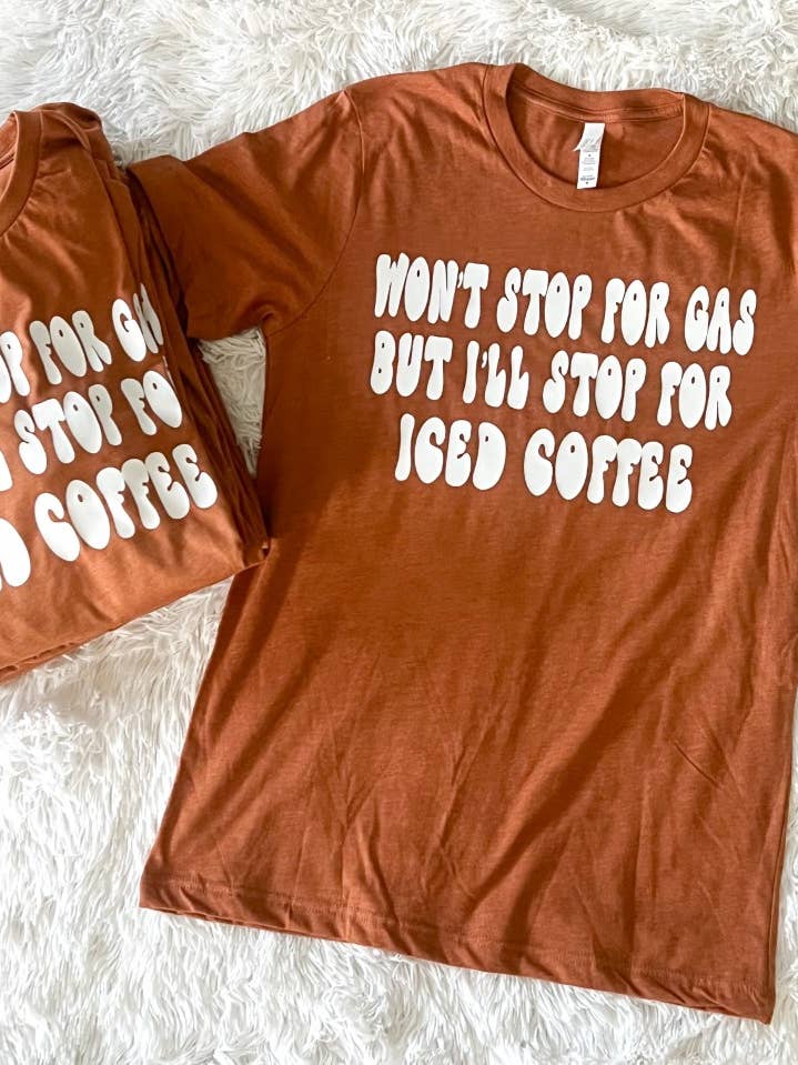T-shirt Je ne m'arrêterai pas pour l'essence mais je m'arrêterai pour un café glacé pour la vente par Rae's Boutique