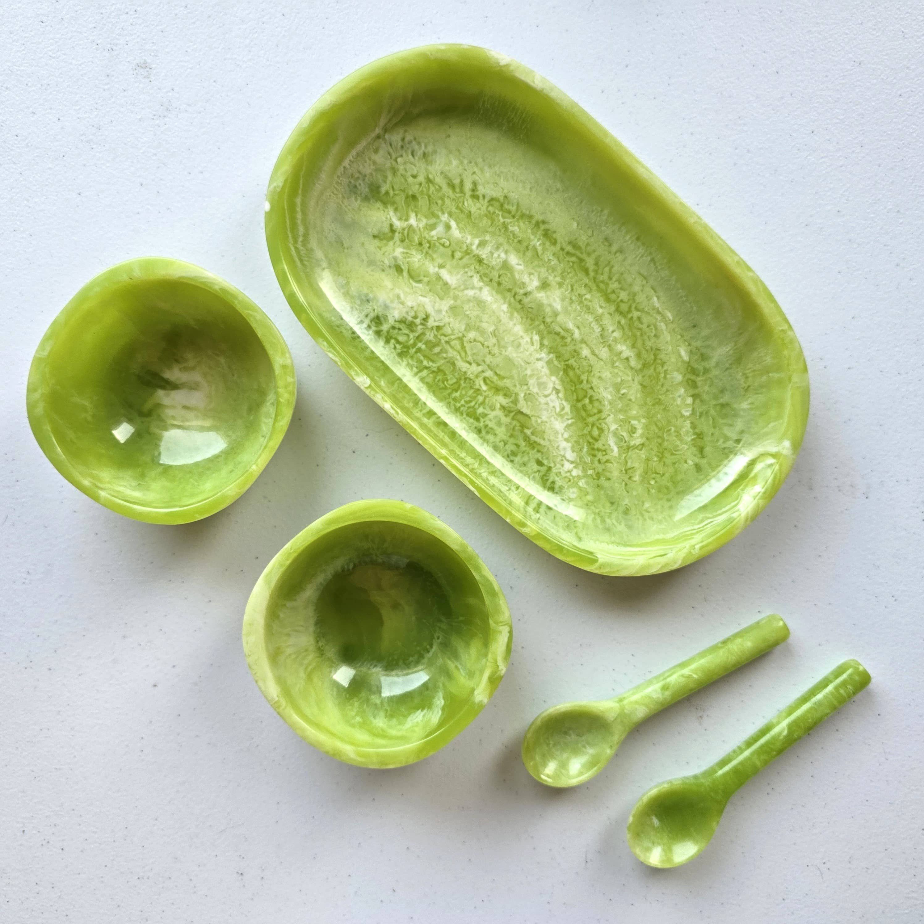 Gibb & Daan – Engroshandel Serveringsbakke – Lille serveringsbakke med 2 skåle og skeer - Håndhældt harpiks16