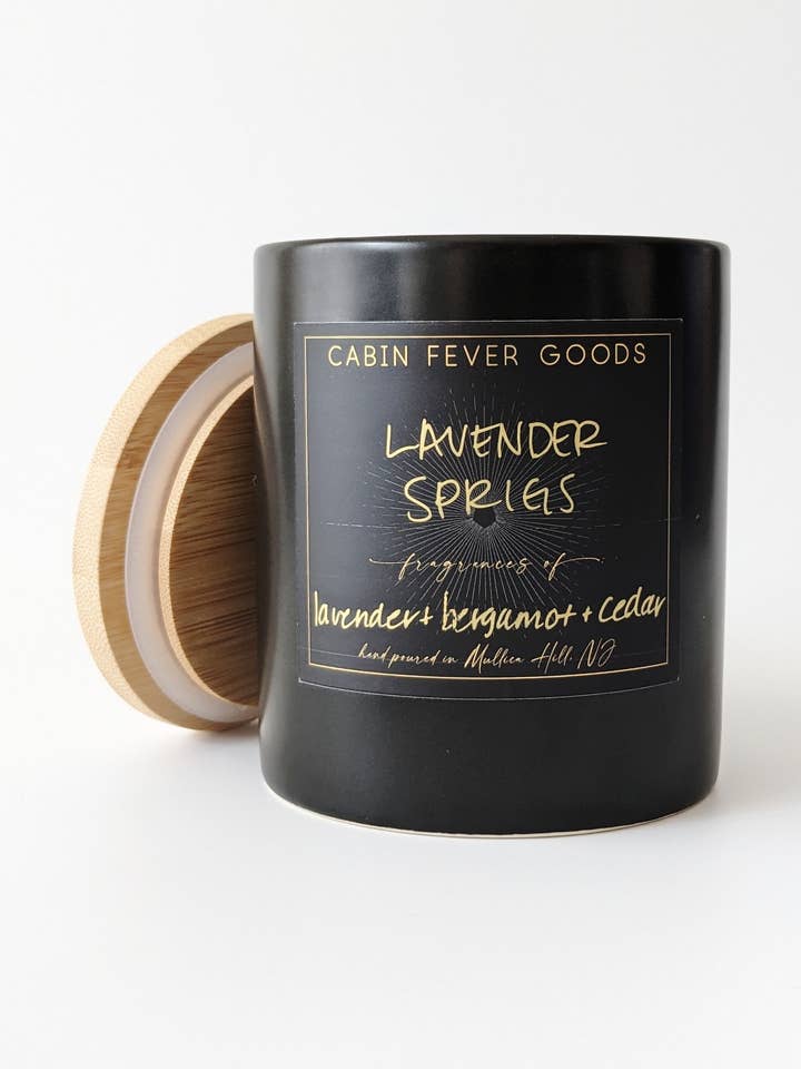 Lavendel Kvistar 12 oz. burk ljus, fransk lavendel doft för wholesale av Cabin Fever Goods