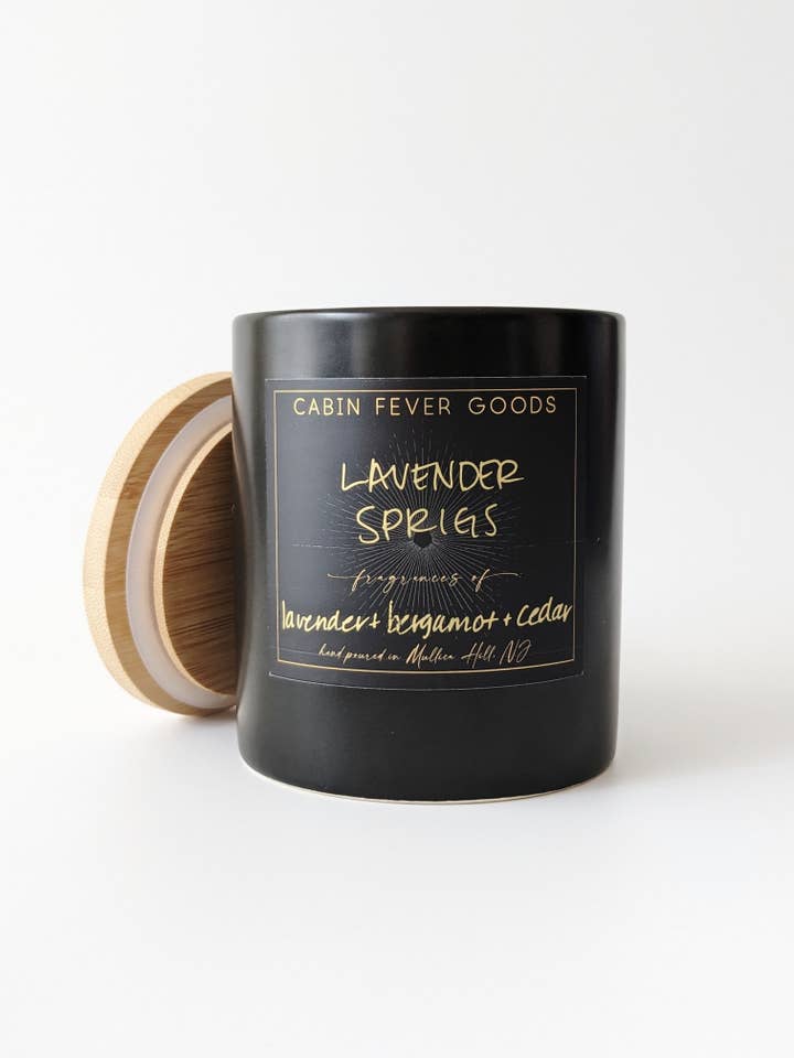 Bougie en pot de 12 oz Lavender Spings, parfum de lavande française pour la vente par Cabin Fever Goods