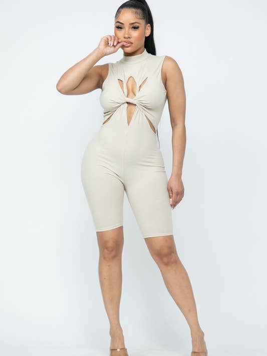 Sleeles Playsuit med snoet og udskæring foran for engroshandel hos Belita Collection