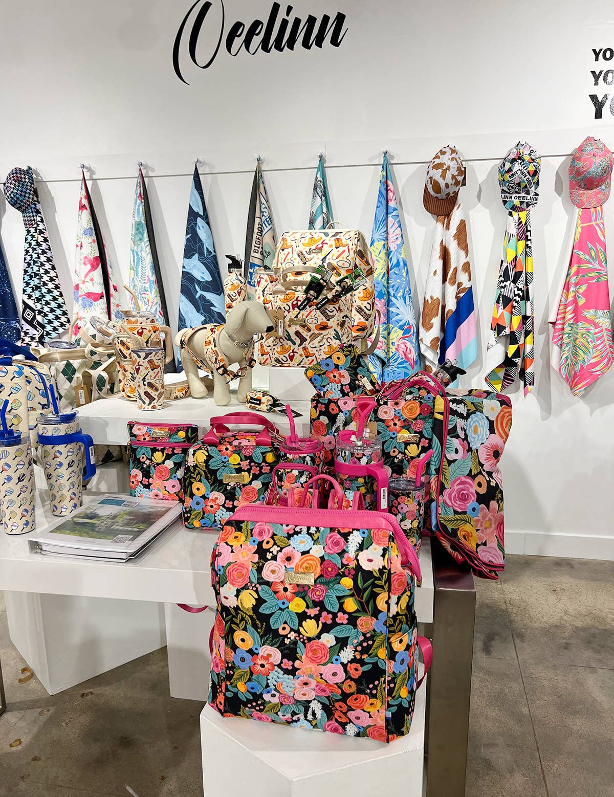 OEELINN - Wholesale Pet Leash - Dog - Personalized Black Dog Leash with Colorful Flowers Blooming Design2