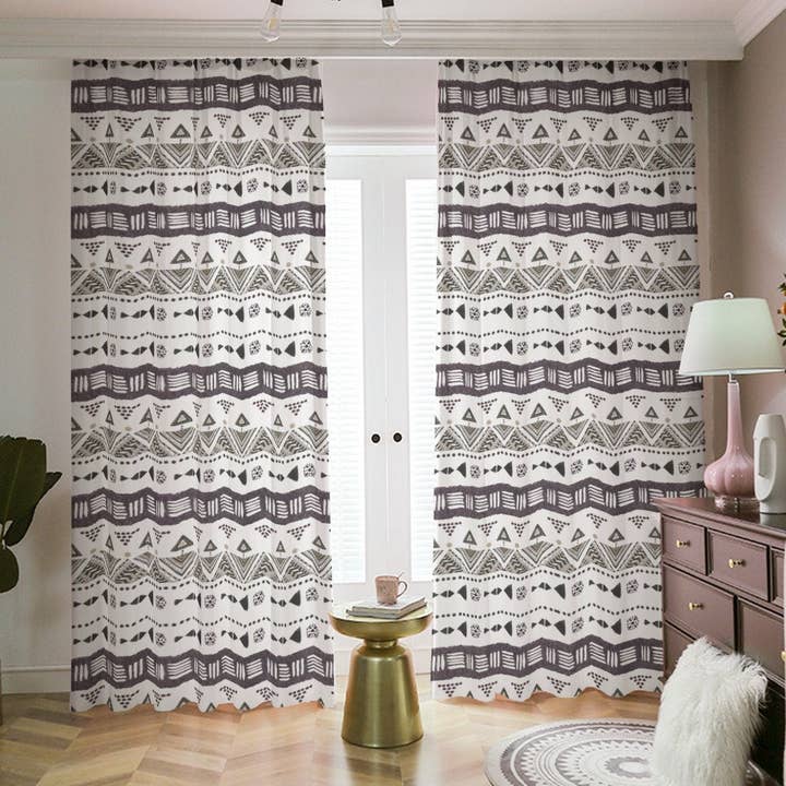 Tende oscuranti azteche in bianco e nero per la vendita all'ingrosso da parte di Empowering Decor