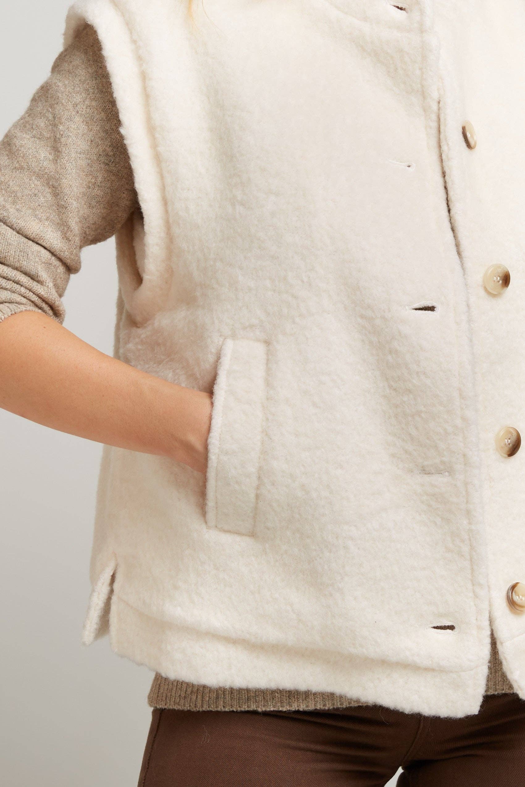 Andy & Lucy – Cardigan - Mulher por atacado – GANDALF - Colete sem mangas em lã bouclé3