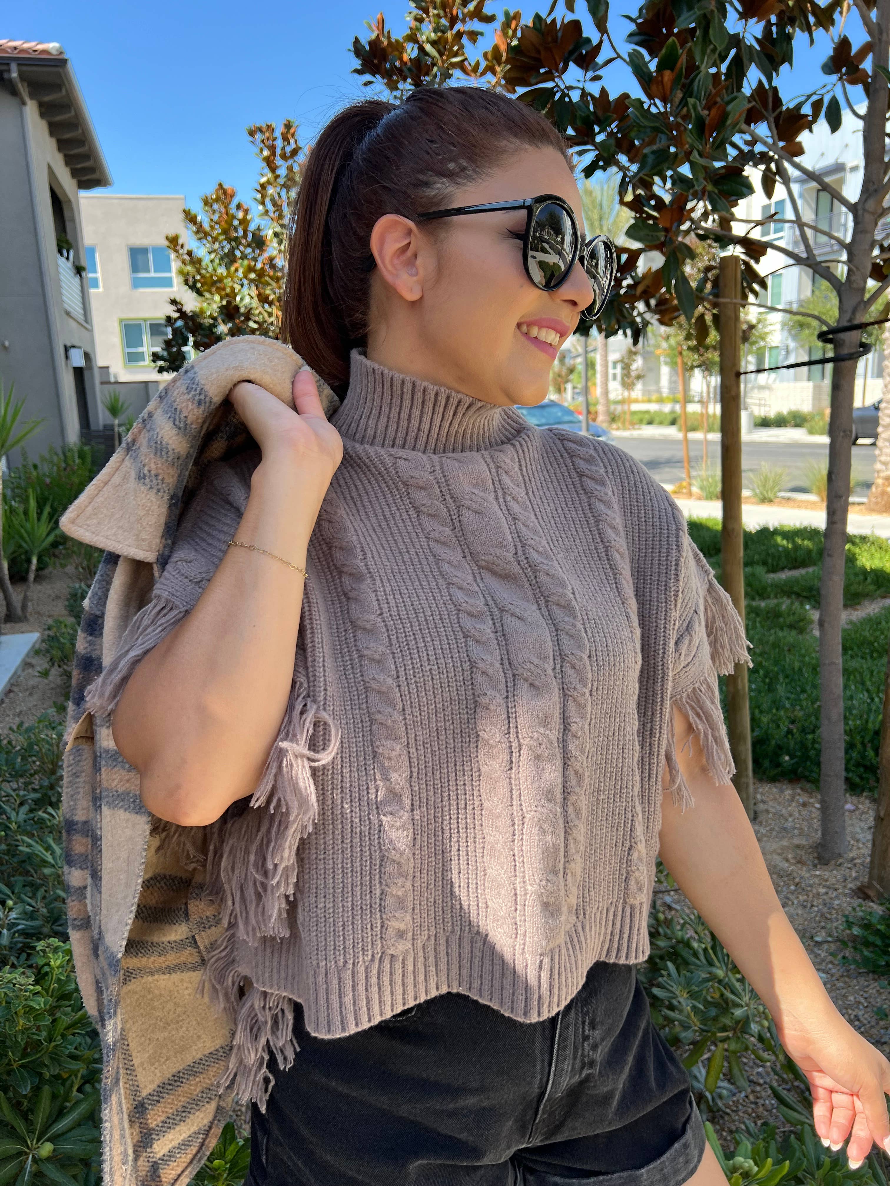 Justin & Taylor - Wholesale Poncho - Dames - Cider || Crop Top Poncho met Kwastjesrand12