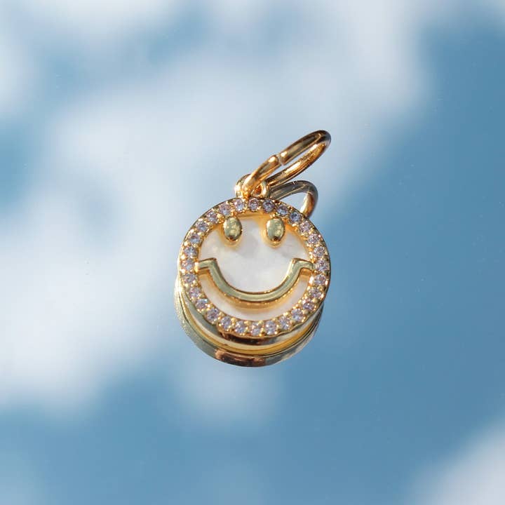 Beaded by Meg – wholesale Individuell berlock/hänge – Pärlemor Smiley Face Charm
