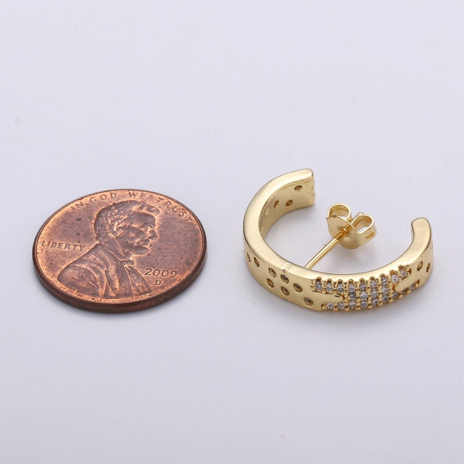 Aim Eternal - Venta al por mayor Pendientes de clip - 1 par de pendientes con forma de micropavé chapados en oro2