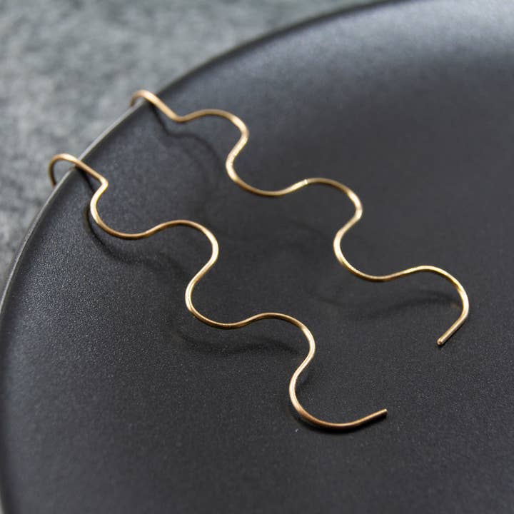 Orecchini Ondulati per la vendita all'ingrosso da parte di Kaju Creations