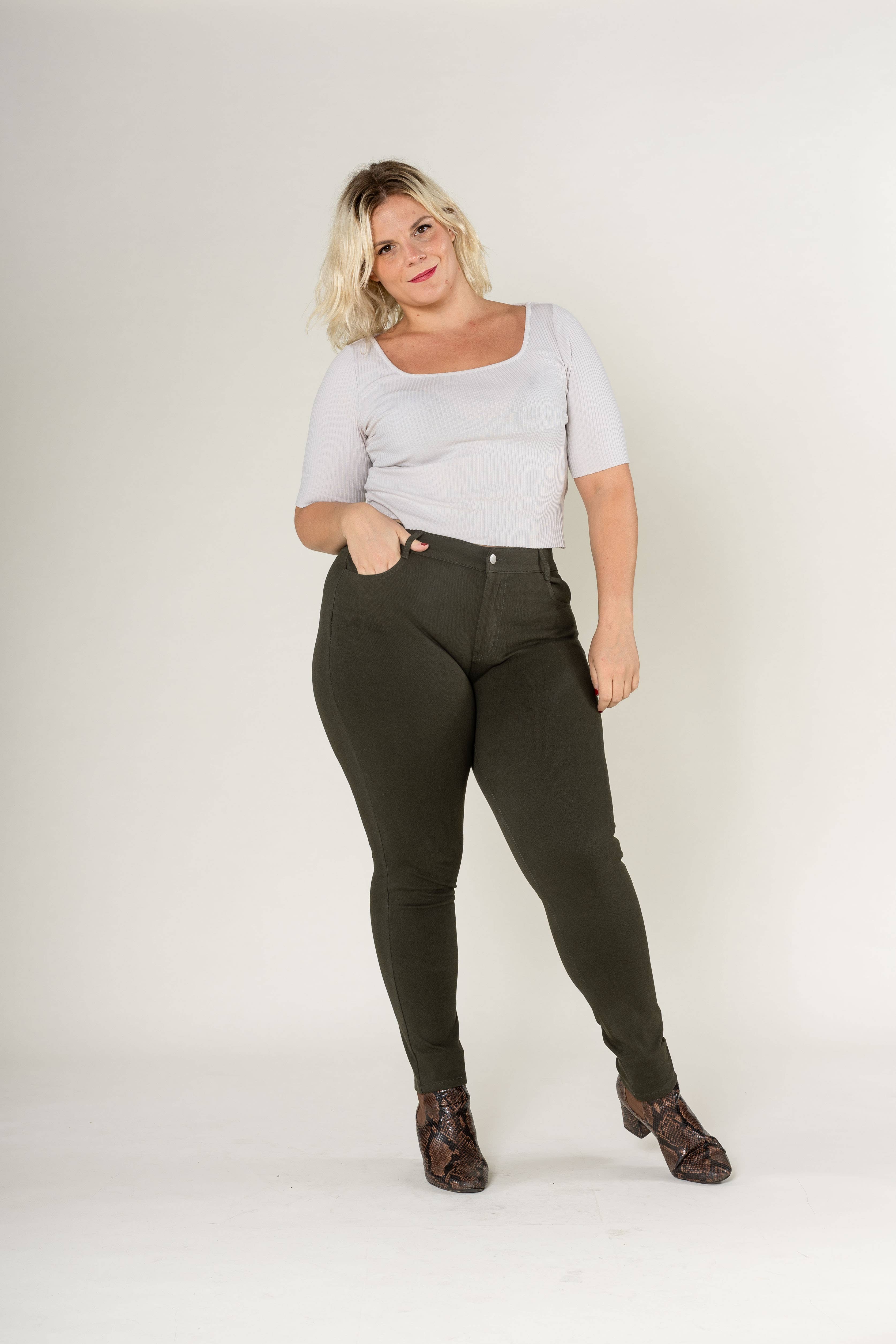 Nina Carter - Wholesale Fashion Leggings - Women's - Curve plus size stretch Legging/Jegging with Zip A0054