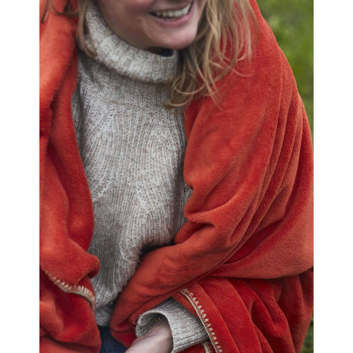 Sylvie Thiriez - Wholesale Throw Blanket - Bien au chaud burnished orange polar blanket1