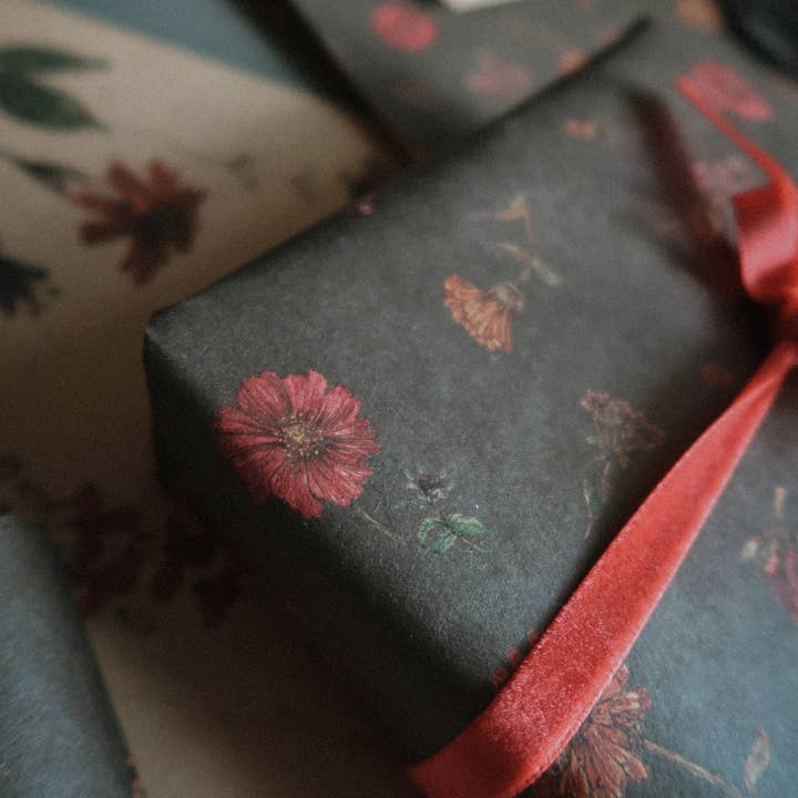 MyDesignPictures - Wholesale Flat Wrap - Florals on dark green Kraft Wrapping Paper