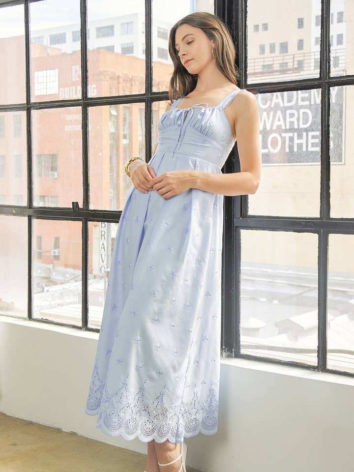 ROBE D'ÉTÉ À ŒILLETS AVEC OURLET FESTONNÉ - HMD0011 pour la vente par Hersy