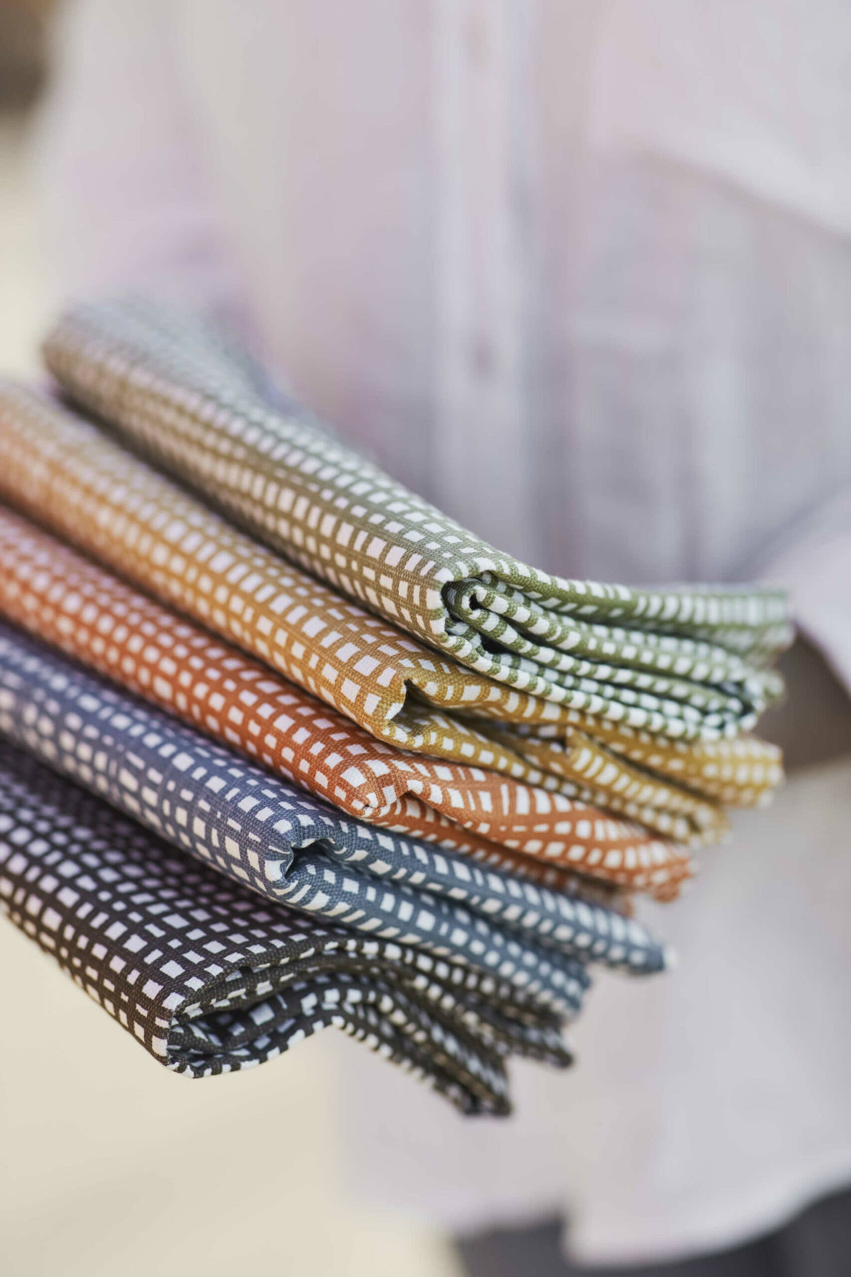 Spira of Sweden - Wholesale Table Runner - NÄT Tablerunner 42x140 cm - Asphalt1