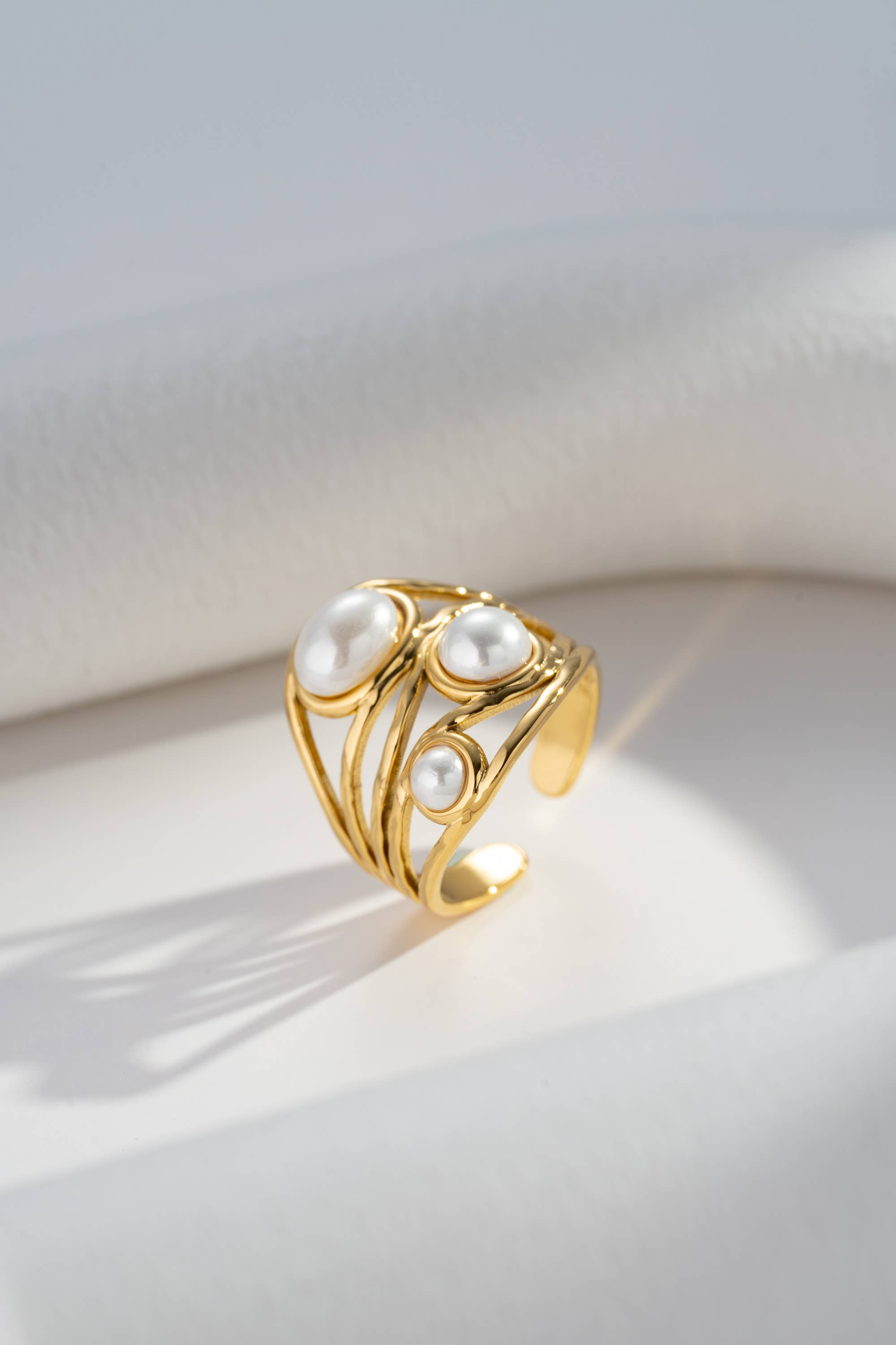 COSMOS – wholesale Ring med flera stenar – Modern kurvig öppen ring i rostfritt stål med stenar1